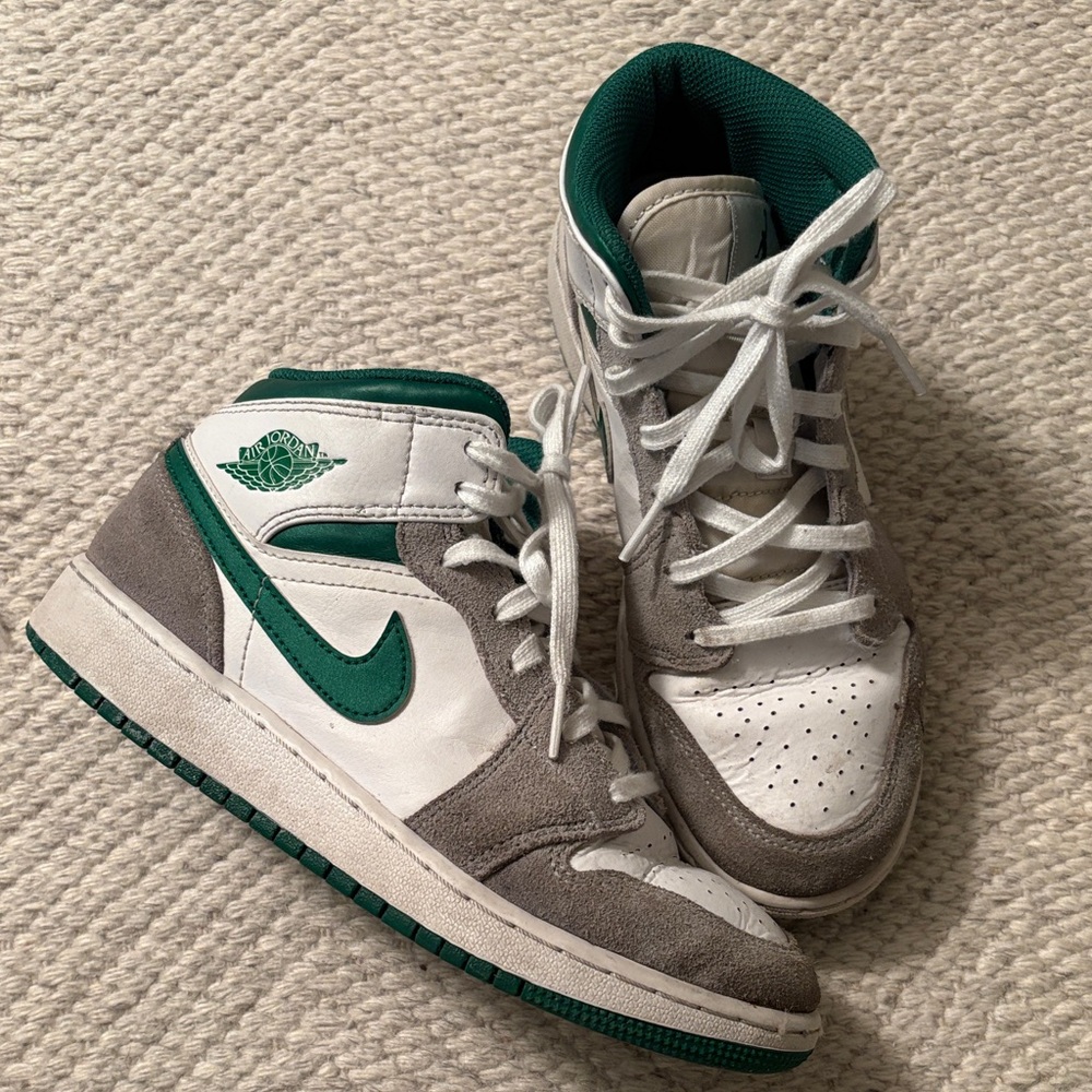 Kids Air Jordans Green size 5Y